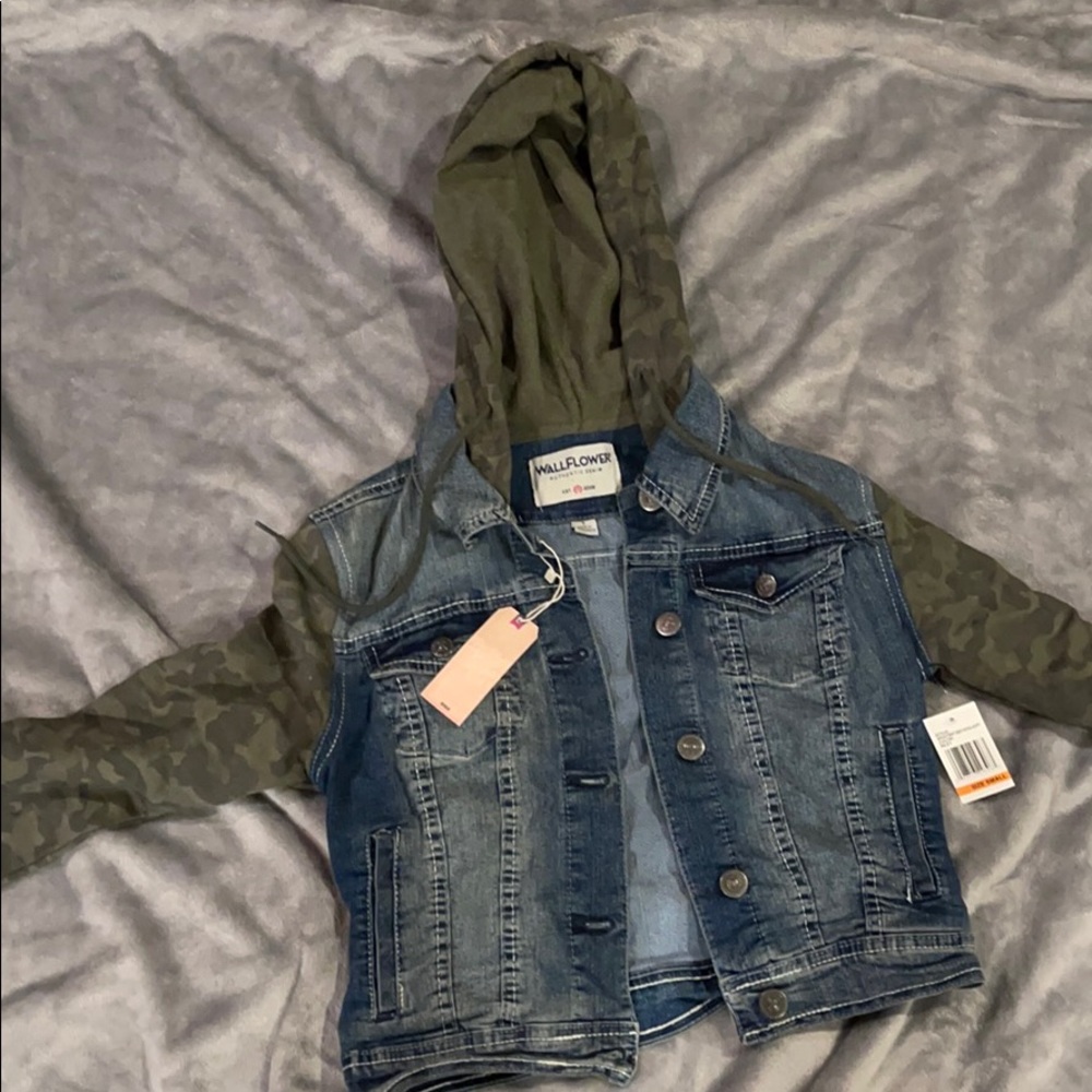 NWT Juniors camo jean jacket
